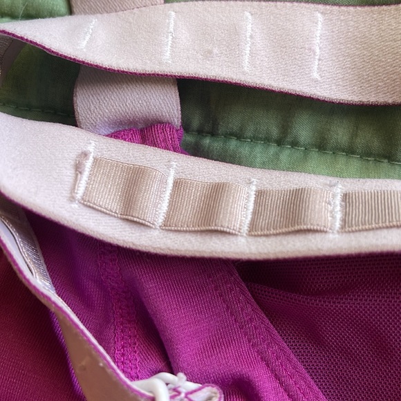 Lululemon sports bra adjustable size 8 - Picture 5 of 6